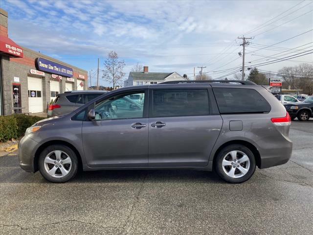 2011 Toyota Sienna Image 7