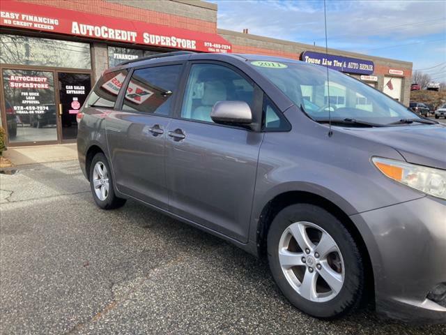 2011 Toyota Sienna Image 12