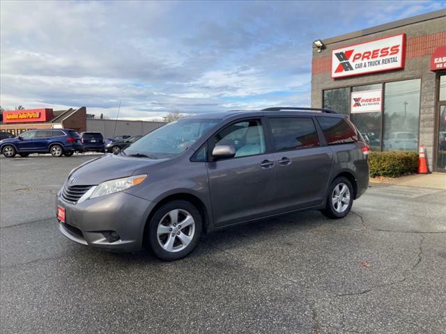 2011 Toyota Sienna Image 15