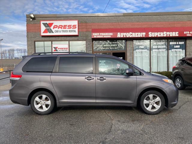 2011 Toyota Sienna Image 17