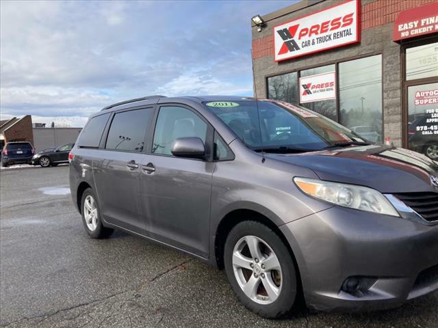 2011 Toyota Sienna Image 18