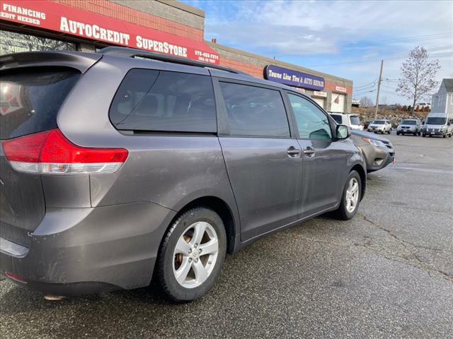 2011 Toyota Sienna Image 21