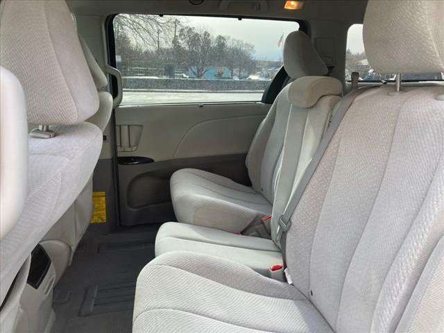 2011 Toyota Sienna Image 22