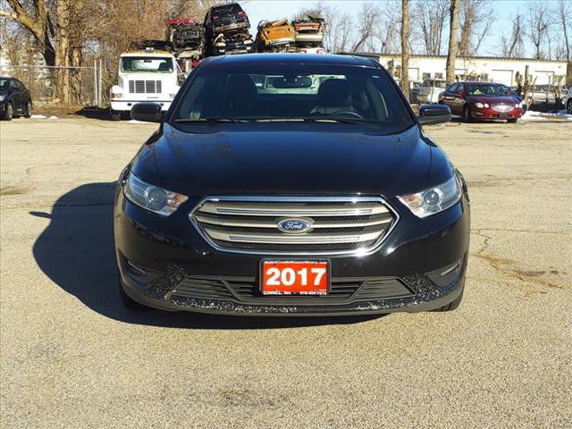 2017 Ford Taurus Image 2