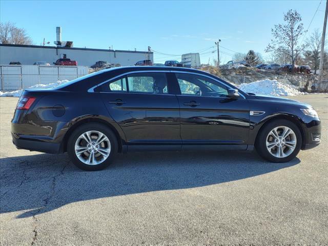2017 Ford Taurus Image 4