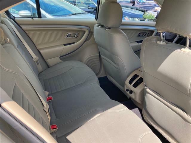2017 Ford Taurus Image 12