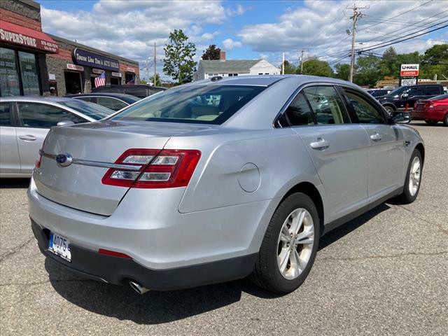 2017 Ford Taurus Image 16