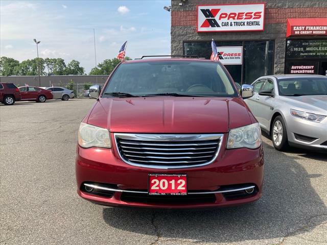 2012 Chrysler Town & Country Image 3
