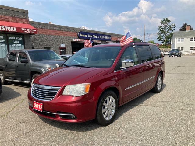 2012 Chrysler Town & Country Image 10