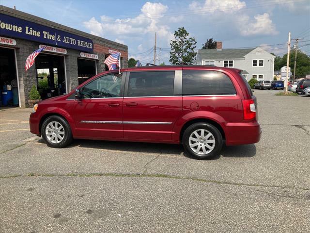 2012 Chrysler Town & Country Image 11