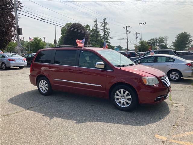 2012 Chrysler Town & Country Image 12