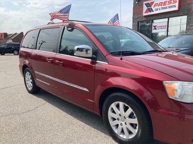 2012 Chrysler Town & Country Image 14