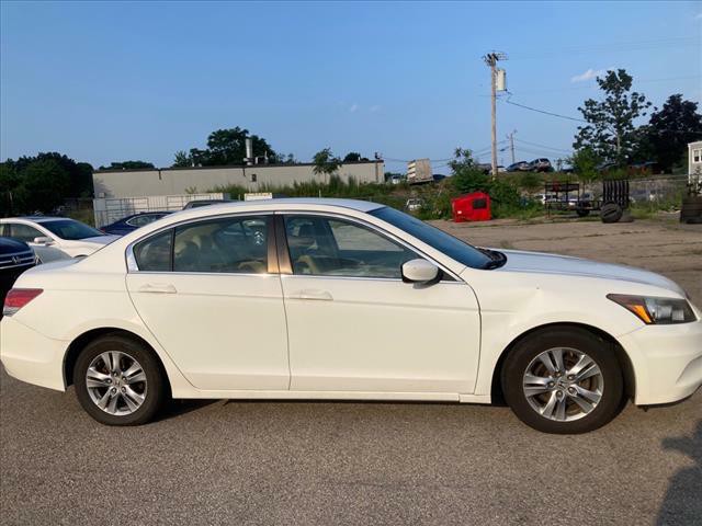 2011 Honda Accord Image 2