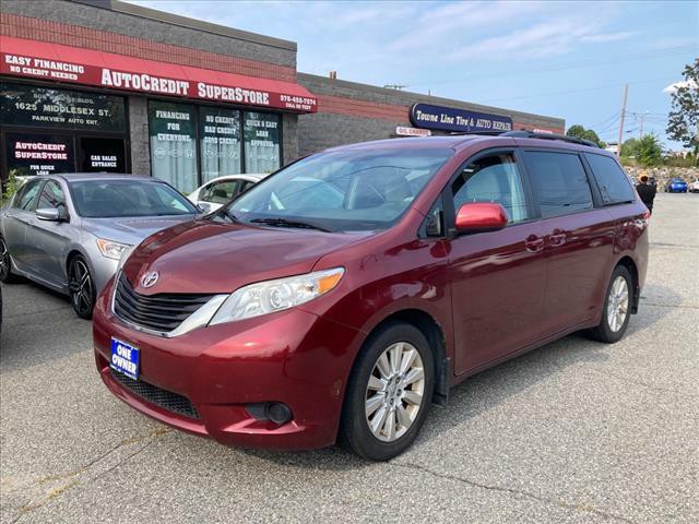 2014 Toyota Sienna Image 1