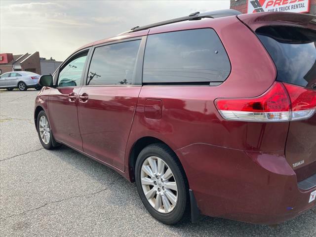 2014 Toyota Sienna Image 3