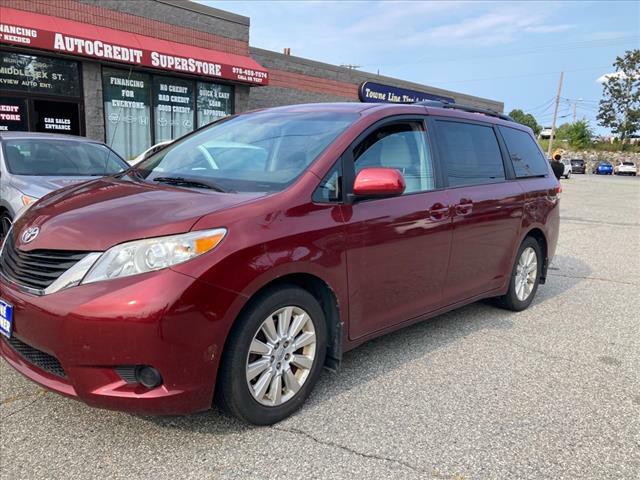 2014 Toyota Sienna Image 4