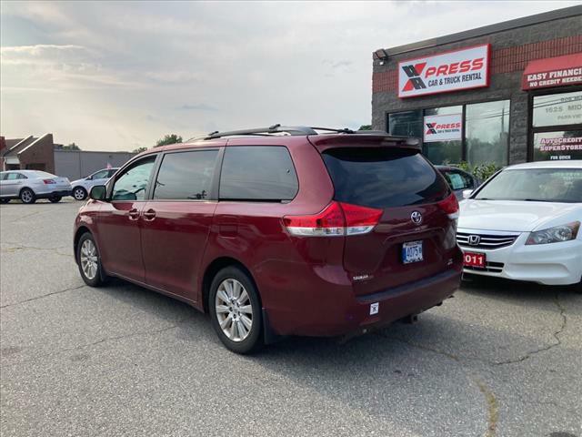 2014 Toyota Sienna Image 7
