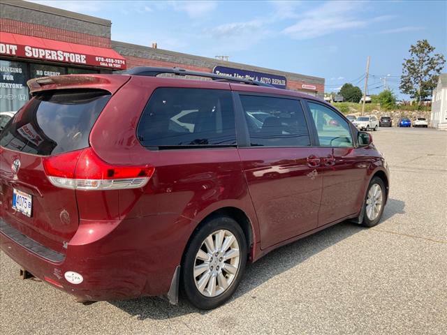 2014 Toyota Sienna Image 9