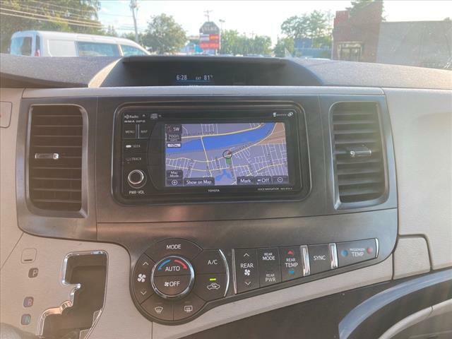 2014 Toyota Sienna Image 10