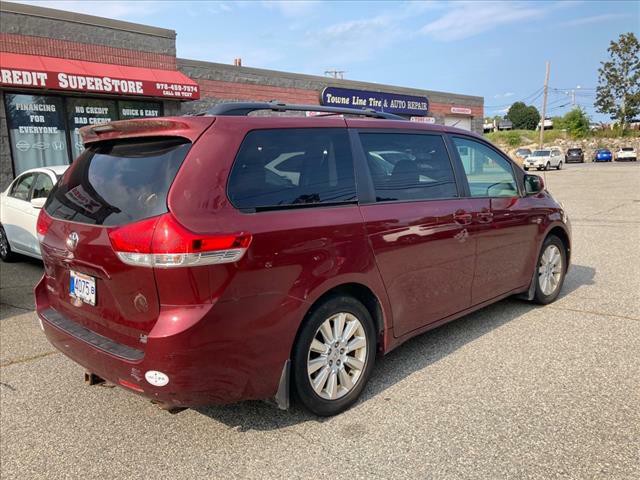 2014 Toyota Sienna Image 11