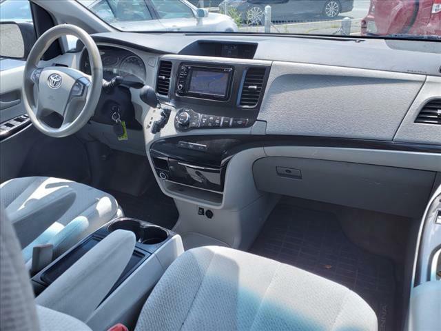 2014 Toyota Sienna Image 13