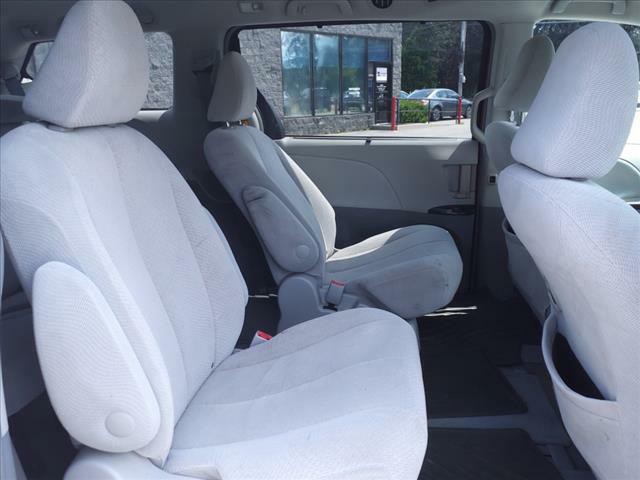 2014 Toyota Sienna Image 14
