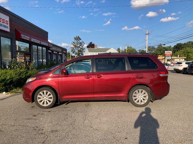 2014 Toyota Sienna Image 16