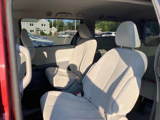2014 Toyota Sienna Image 17
