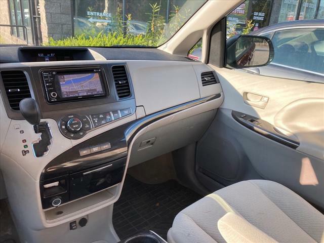 2014 Toyota Sienna Image 19
