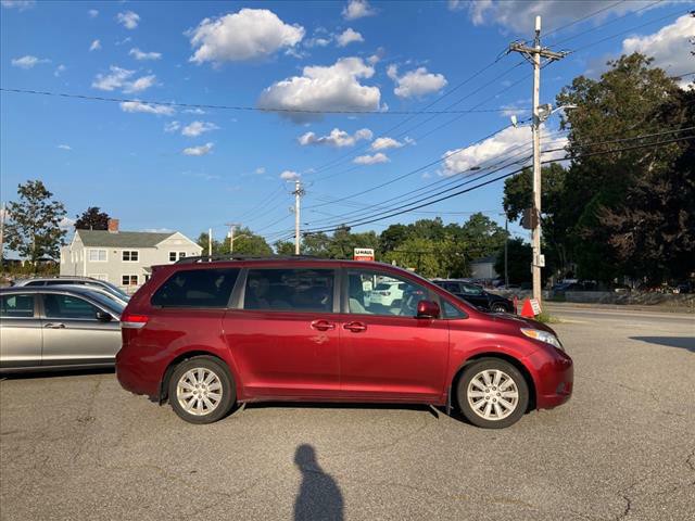 2014 Toyota Sienna Image 25