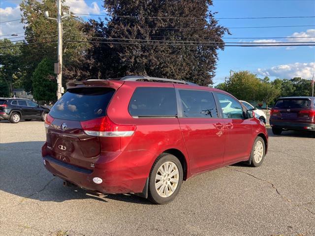 2014 Toyota Sienna Image 26