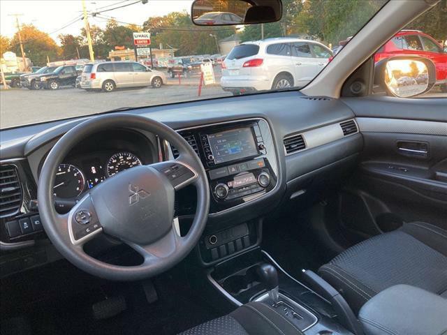 2018 Mitsubishi Outlander Image 9