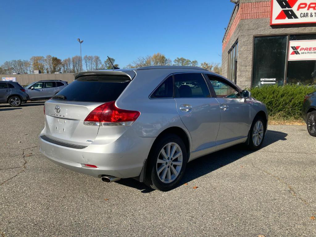 2011 Toyota Venza Image 12