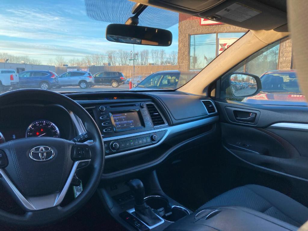 2015 Toyota Highlander Image 13