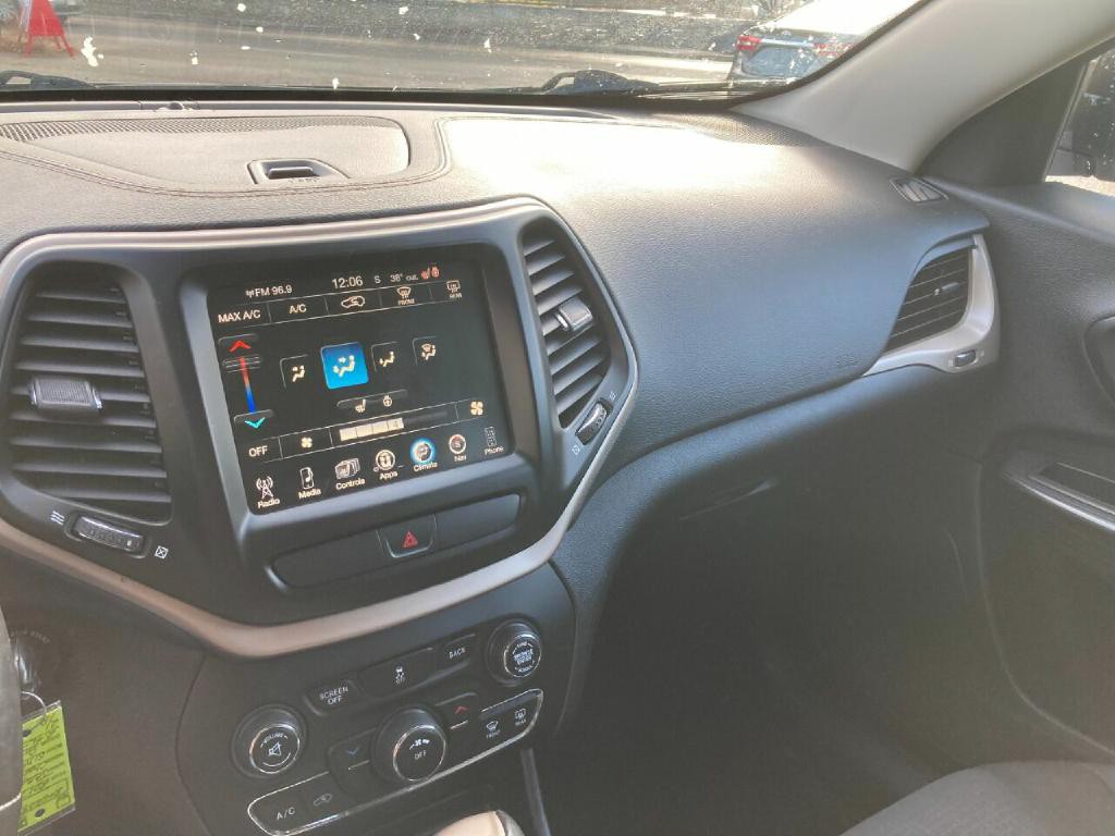 2017 Jeep Cherokee Image 8