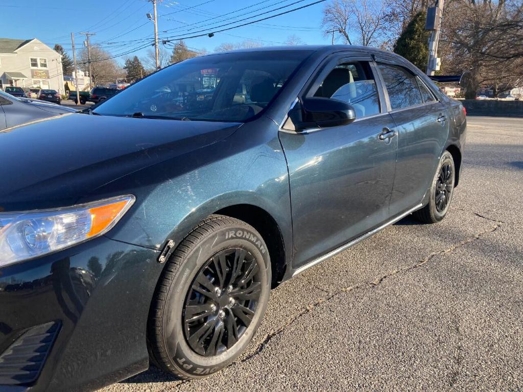 2014 Toyota Camry Image 11
