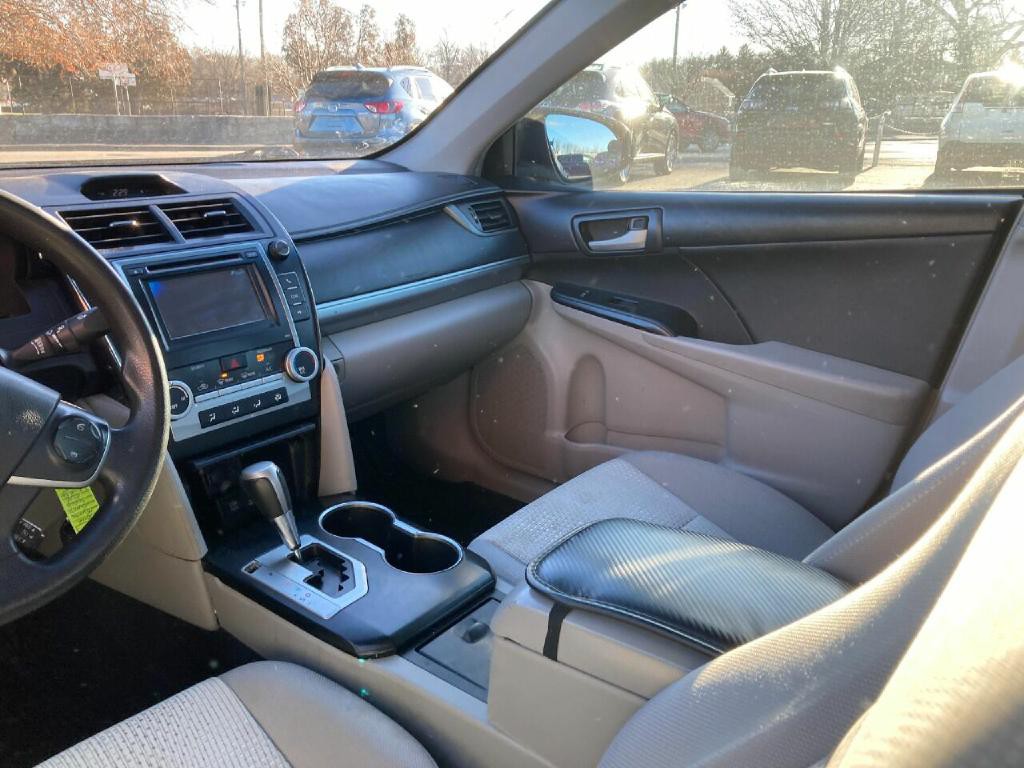 2014 Toyota Camry Image 18
