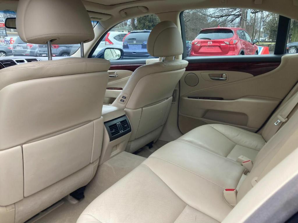 2011 Lexus LS 460 Image 10