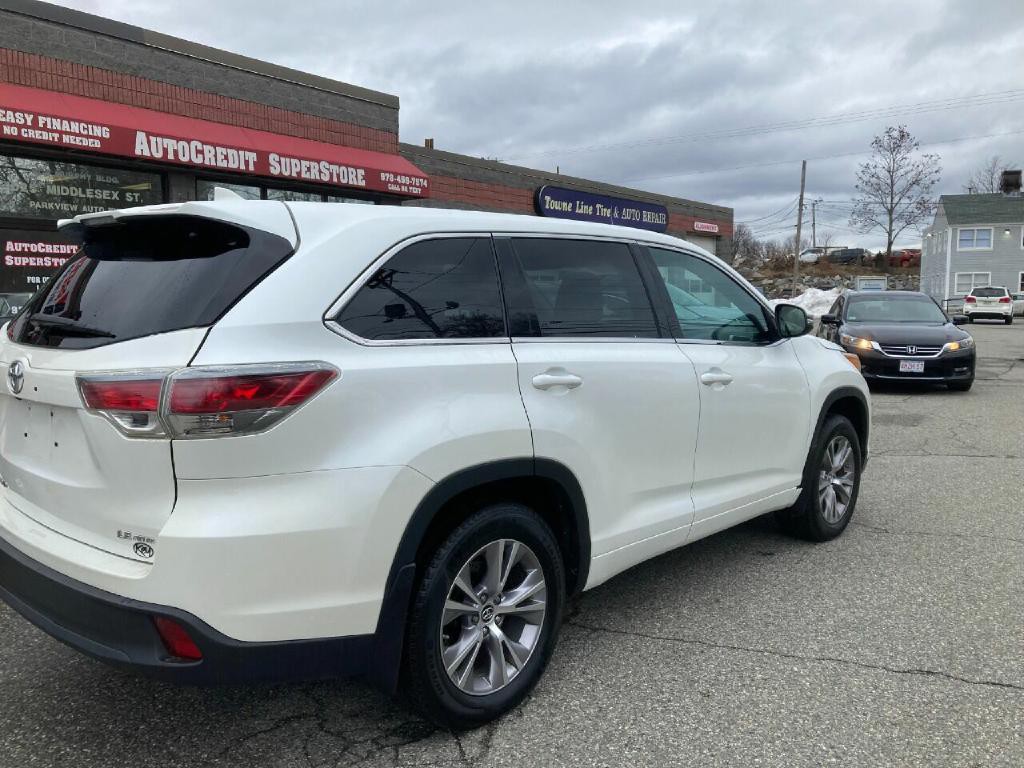2016 Toyota Highlander Image 12