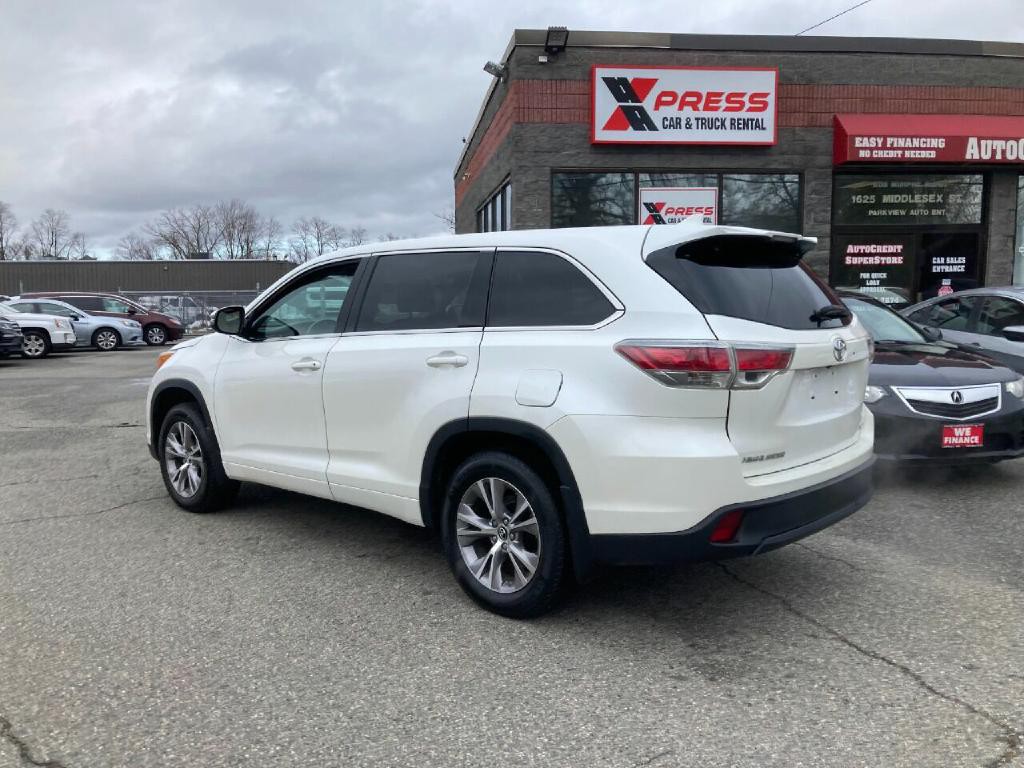 2016 Toyota Highlander Image 16