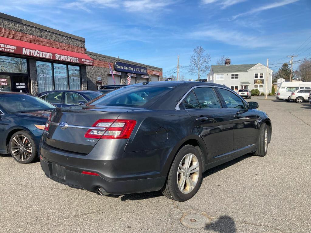 2018 Ford Taurus Image 10