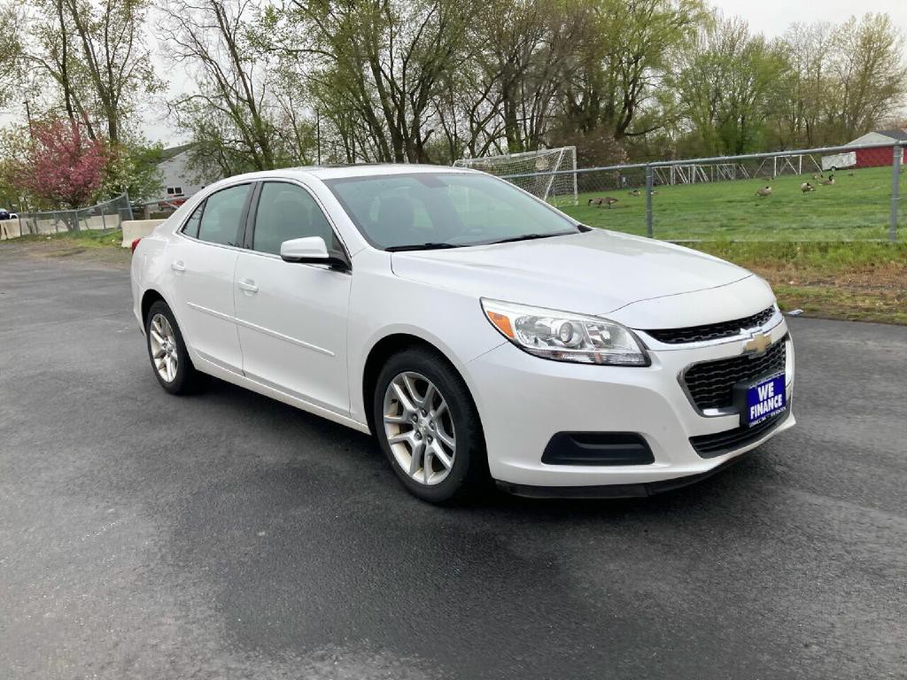 2016 Chevrolet Malibu Image 2