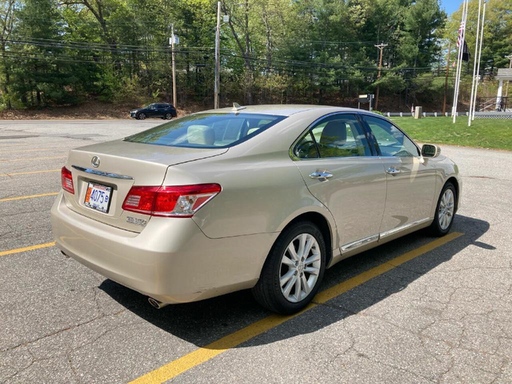 2011 Lexus ES 350 Image 9