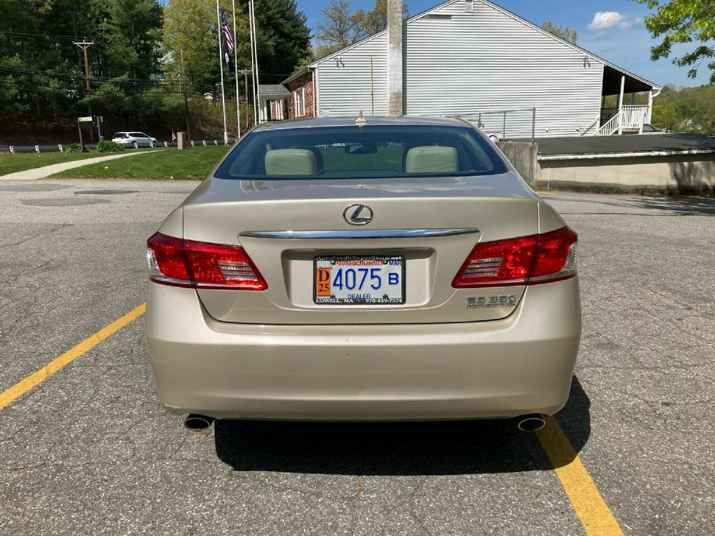 2011 Lexus ES 350 Image 10