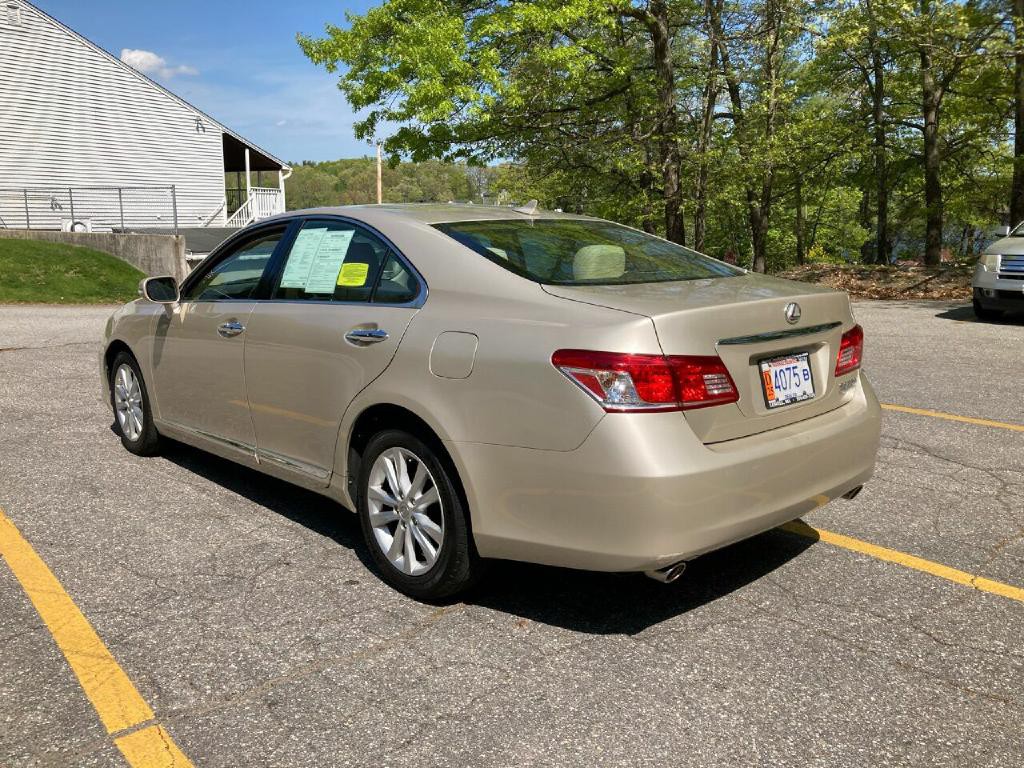 2011 Lexus ES 350 Image 12