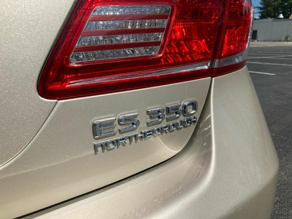 2011 Lexus ES 350 Image 25