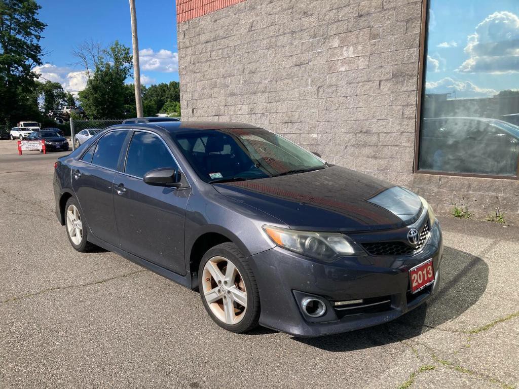 2013 Toyota Camry Image 2