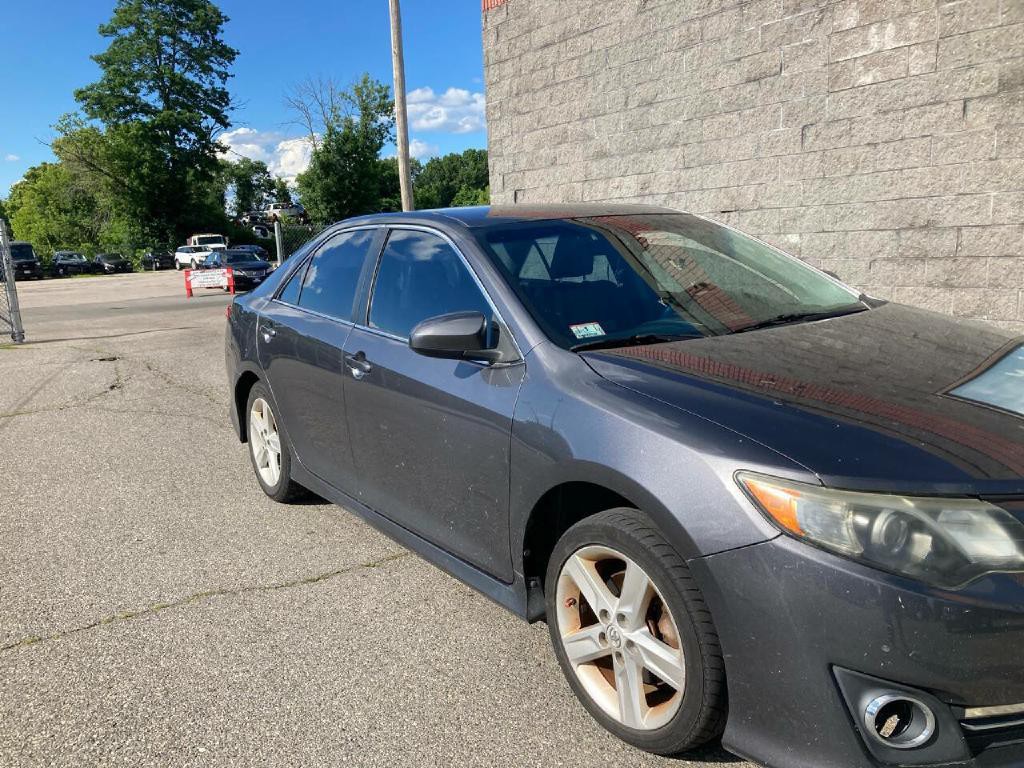 2013 Toyota Camry Image 6