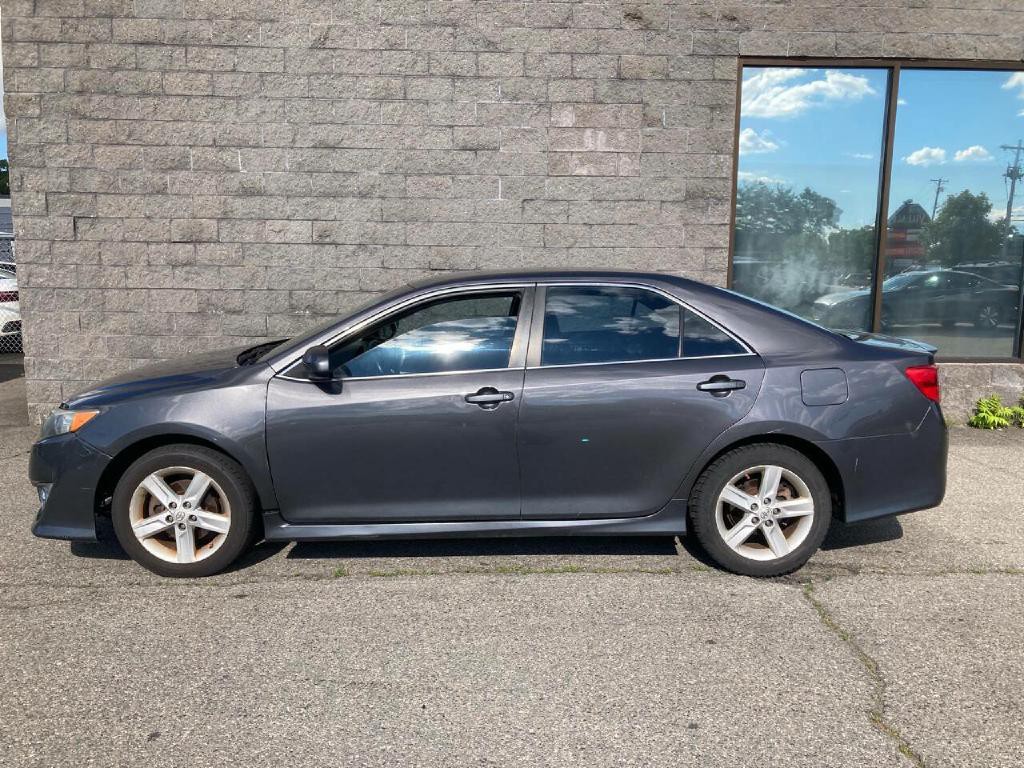 2013 Toyota Camry Image 10