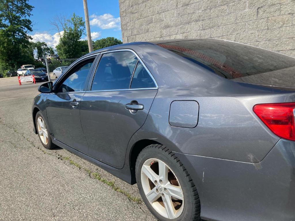 2013 Toyota Camry Image 12